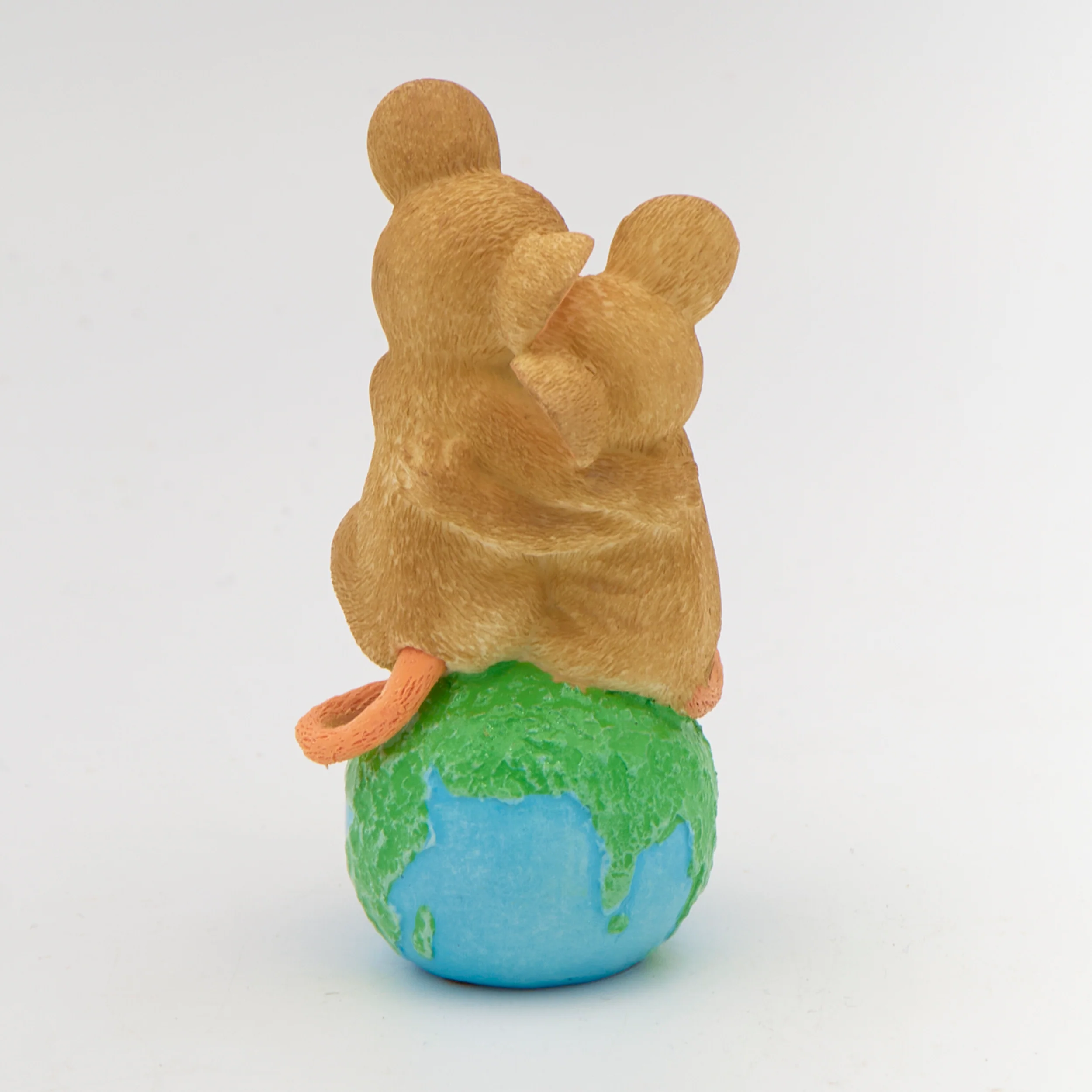 Charming Tails Peace on Earth Figure - Image 3